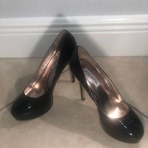 Steve Madden black pumps